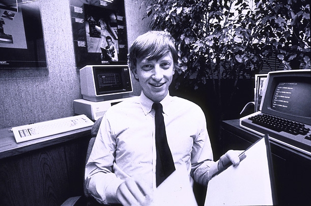 Билл Гейтс в возрасте 27 лет в офисе Майкрософт, 1982 год.