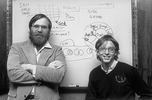 Гейтс и Аллен в офисе Майрософт, 1982 год. Основанная в Нью-Мексико компания перебирается в Бельвилл, штат Вашингтон в январе 1979 года